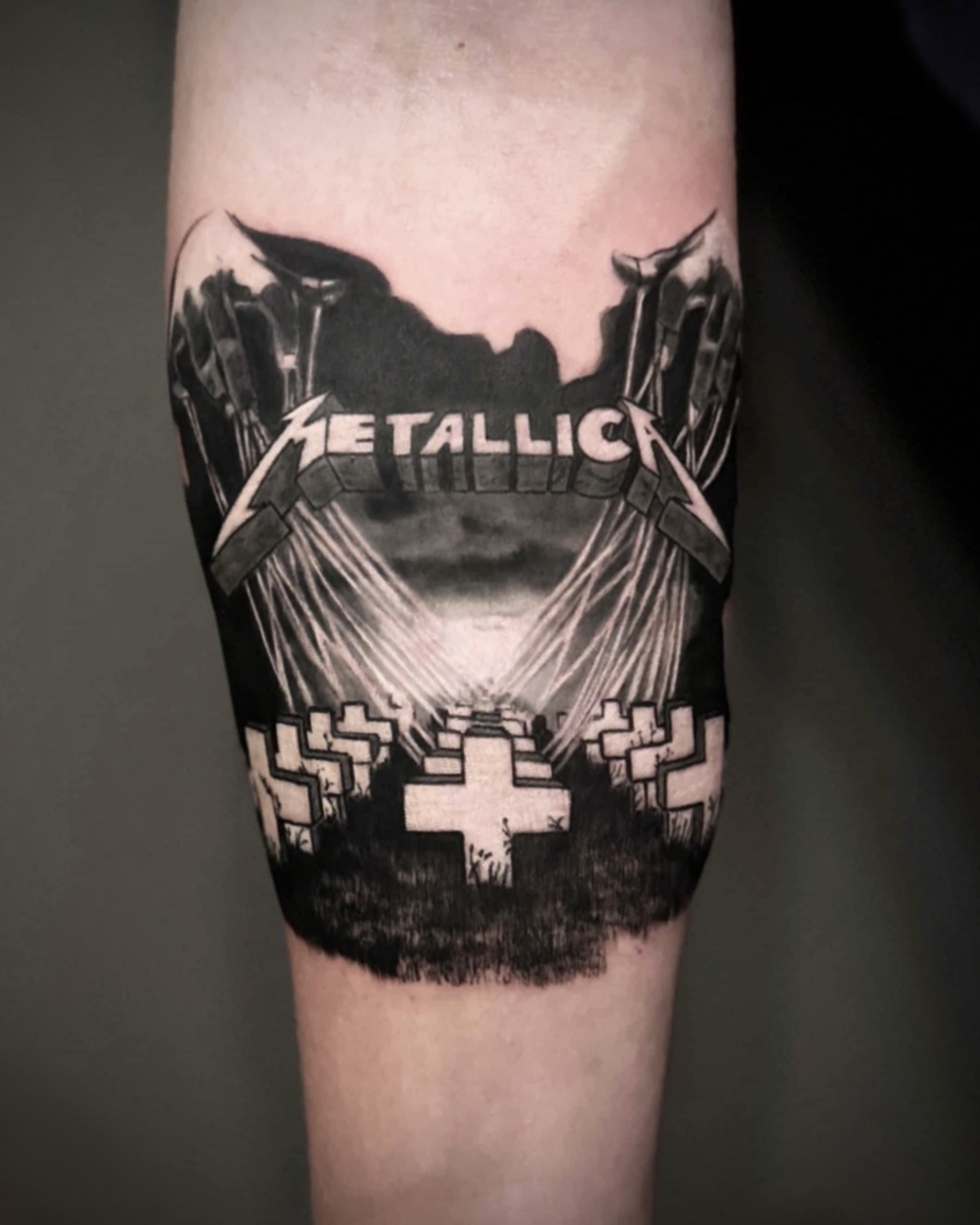 Blackwork Tattoo Deggendorf — Metallica Master of Puppets Album Cover Tattoo am Unterarm von Luca Limito Tattoo, Atelier Voltaire Tattoo Studio / Blackwork tattoo Deggendorf — Metallica Master of Puppets album tribute on forearm by Luca Limito at Atelier Voltaire Tattoo Studio