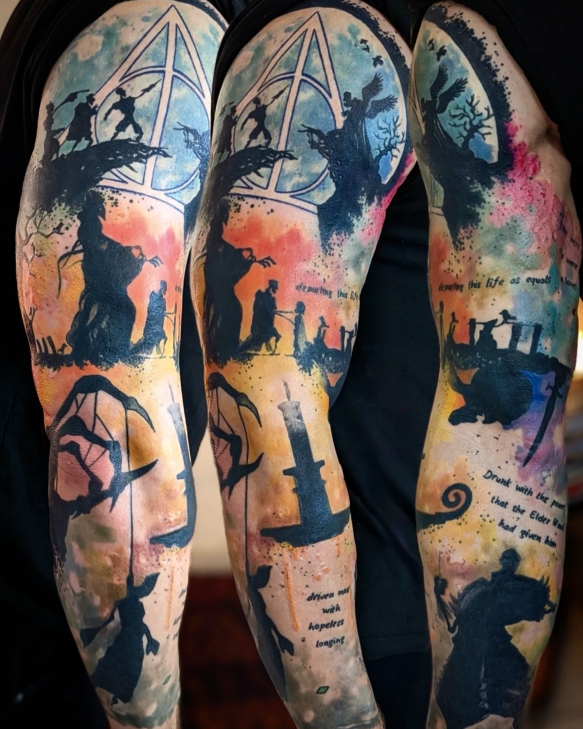 Watercolor Tattoo Deggendorf — Aquarell Harry Potter Deathly Hallows Sleeve mit Silhouetten und Schriftzügen von Luca Limito Tattoo, Atelier Voltaire Tattoo Studio / Watercolor tattoo Deggendorf — aquarelle Deathly Hallows sleeve with silhouettes and lettering by Luca Limito at Atelier Voltaire Tattoo Studio